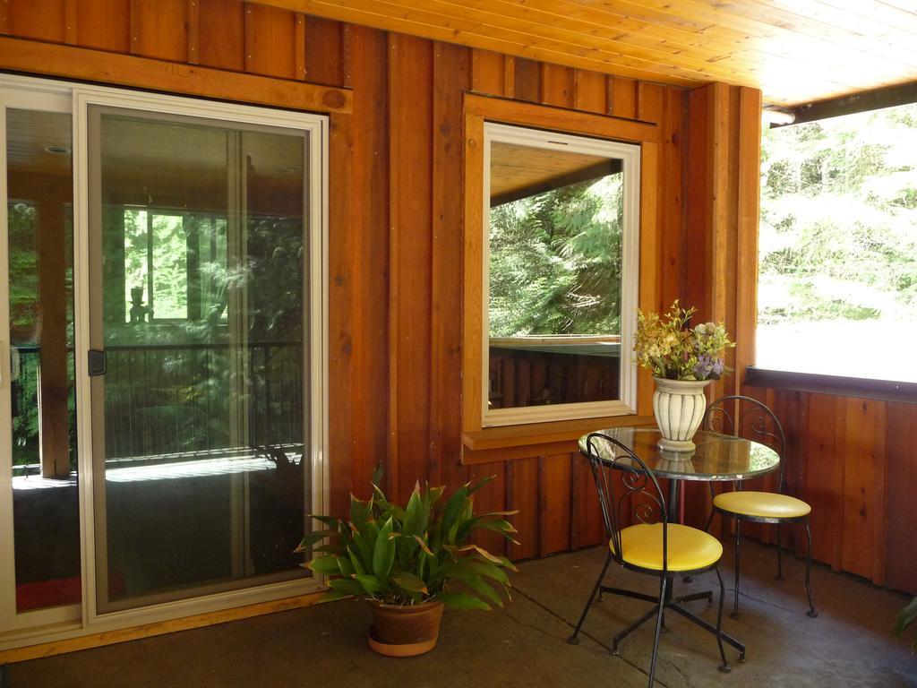 Davis Brook Retreat Bed and Breakfast Sechelt Buitenkant foto