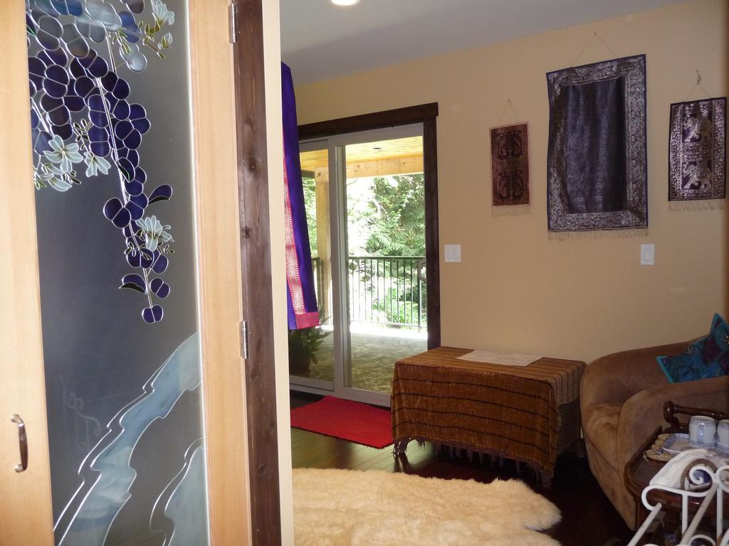 Davis Brook Retreat Bed and Breakfast Sechelt Buitenkant foto