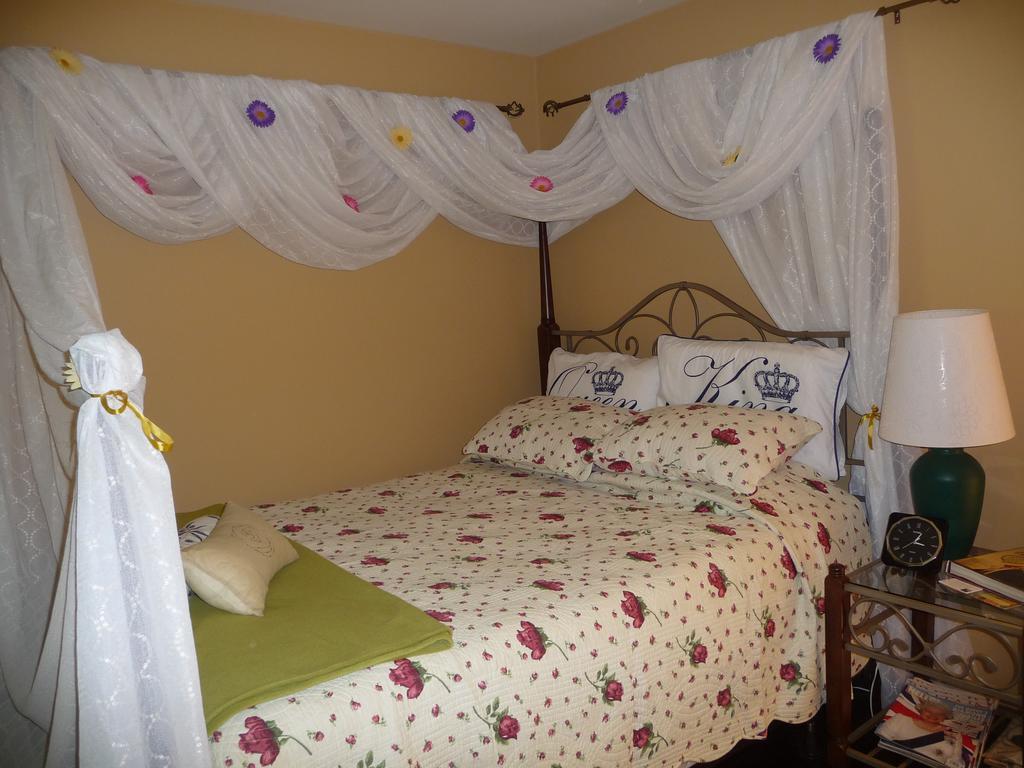 Davis Brook Retreat Bed and Breakfast Sechelt Buitenkant foto