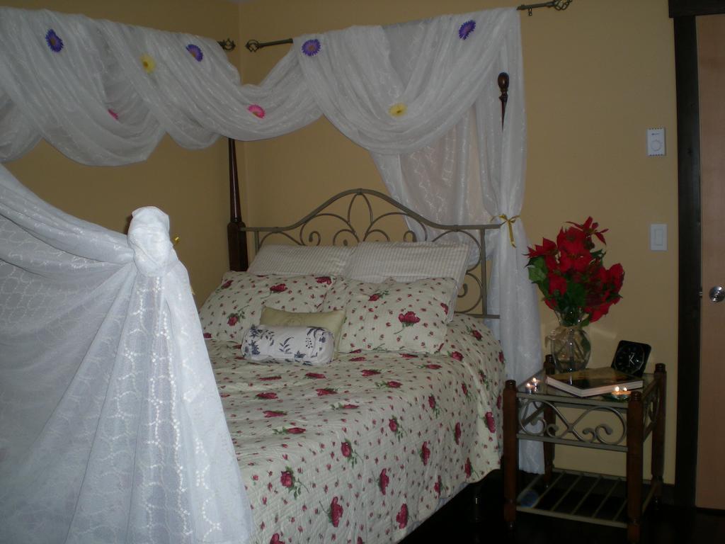 Davis Brook Retreat Bed and Breakfast Sechelt Buitenkant foto