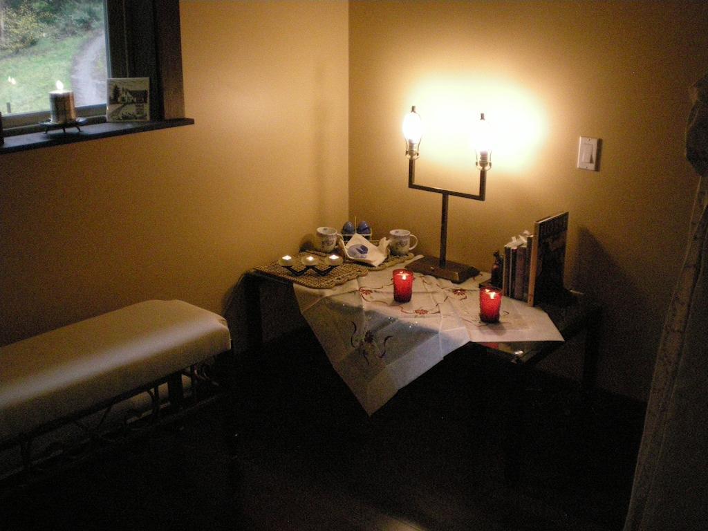 Davis Brook Retreat Bed and Breakfast Sechelt Kamer foto