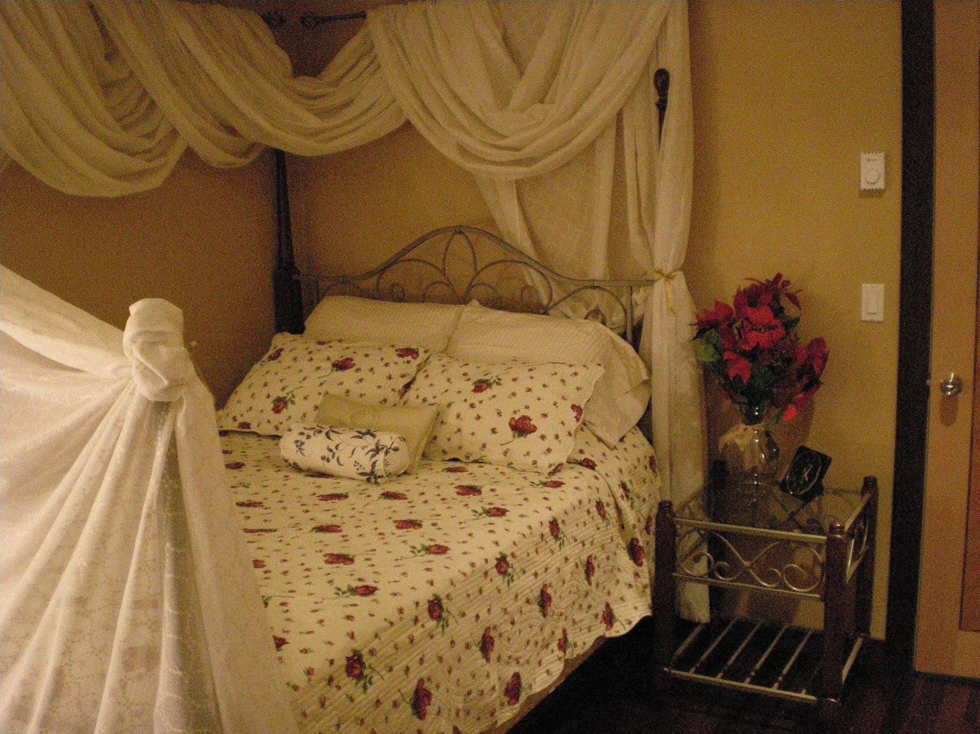 Davis Brook Retreat Bed and Breakfast Sechelt Buitenkant foto